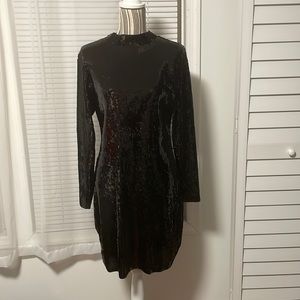 Used once very beautiful and in great condition .